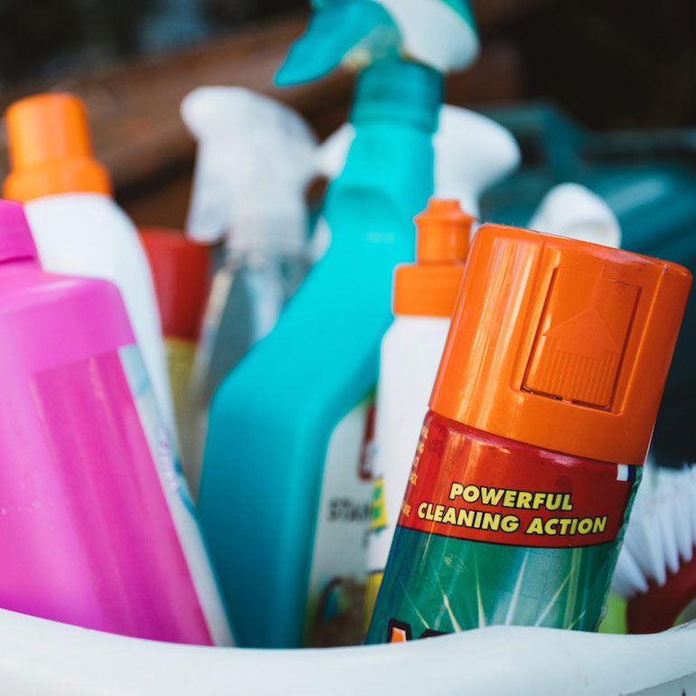 Avoid Dangerous Mixtures: The Guide to Using Kitchen Cleaning Chemicals ...