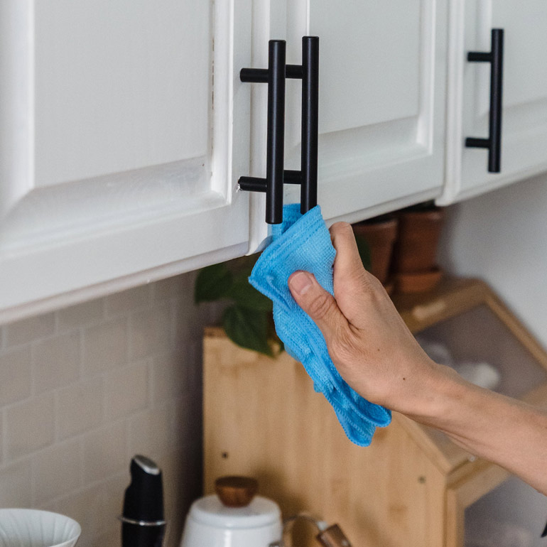 How To Clean Sticky Kitchen Cabinets Richmond Advantage News   How To Clean Sticky Kitchen Cabinets 